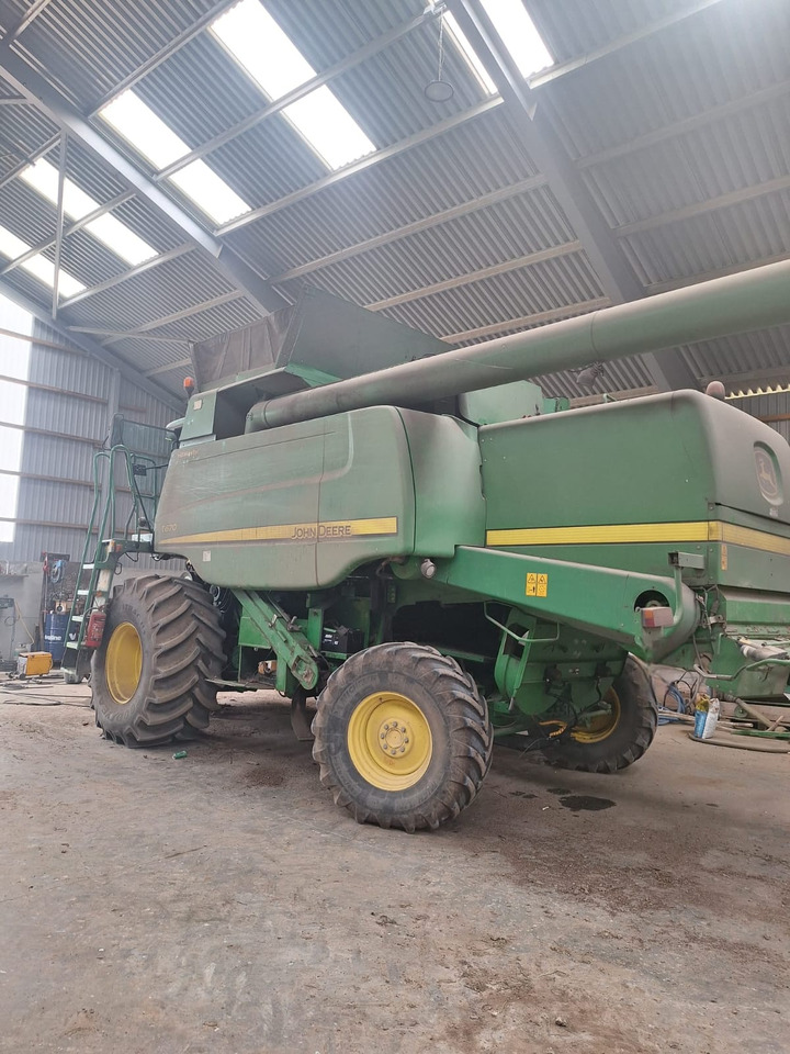 JOHN DEERE T670 - Cosechadora de granos: foto 1 JOHN DEERE T670 - Cosechadora de granos: foto 1