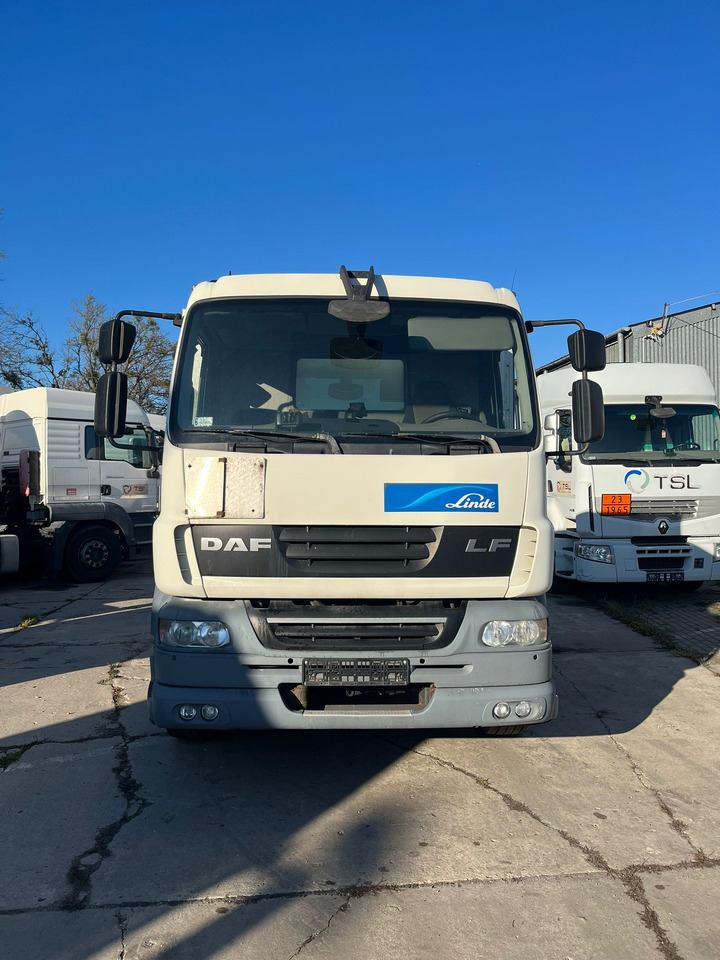DAF FA LF55.300 - Camión caja cerrada: foto 2 DAF FA LF55.300 - Camión caja cerrada: foto 2