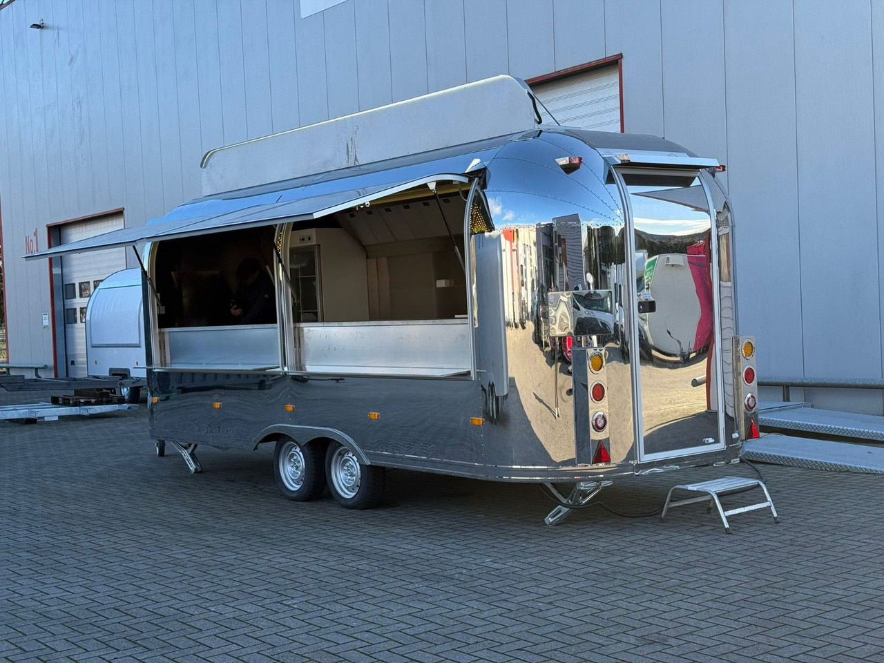 Esselmann Delistar Foodtruck 6000 ähn. Airstream - Remolque venta ambulante: foto 3 Esselmann Delistar Foodtruck 6000 ähn. Airstream - Remolque venta ambulante: foto 3