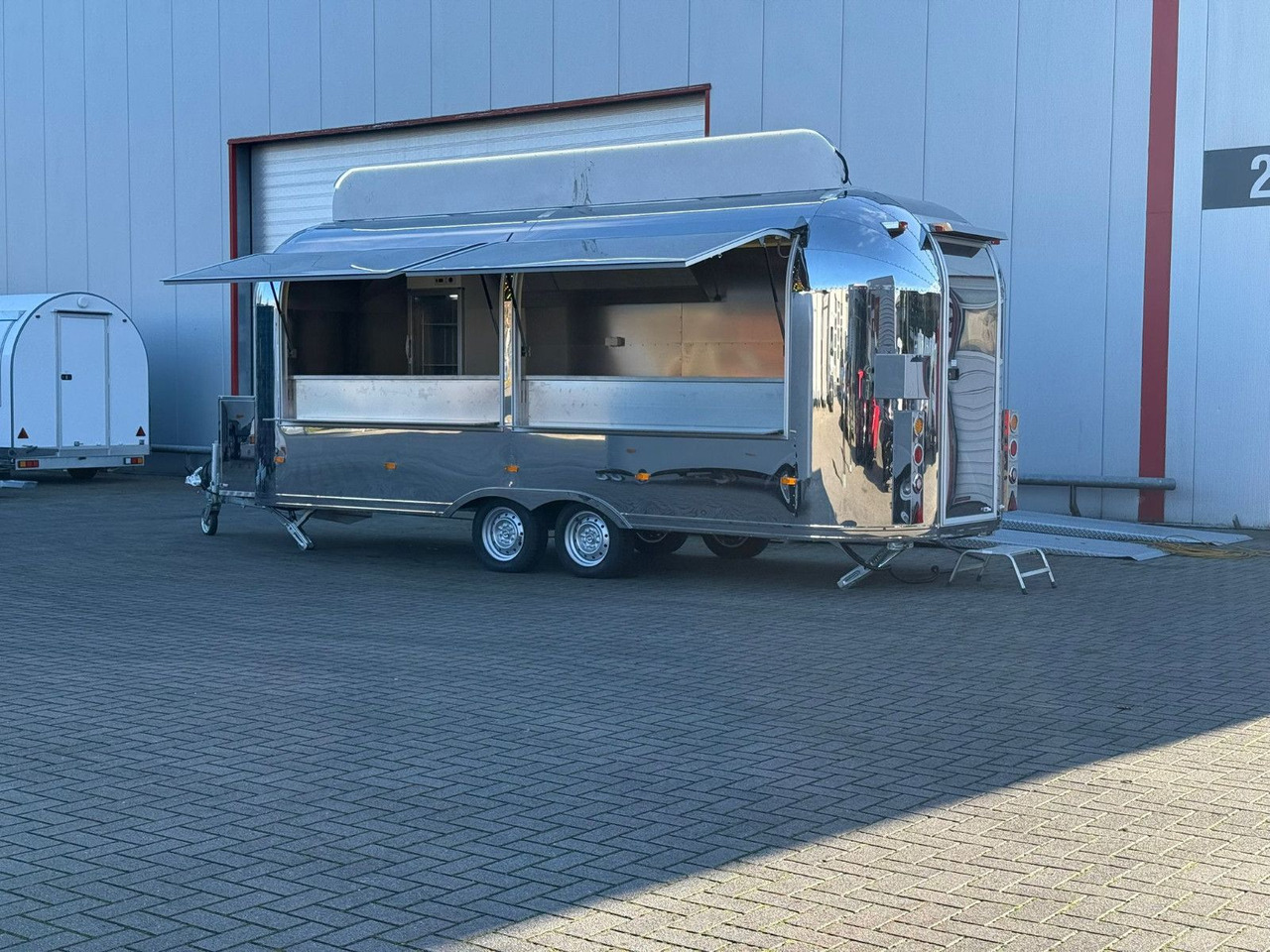 Esselmann Delistar Foodtruck 6000 ähn. Airstream - Remolque venta ambulante: foto 1 Esselmann Delistar Foodtruck 6000 ähn. Airstream - Remolque venta ambulante: foto 1