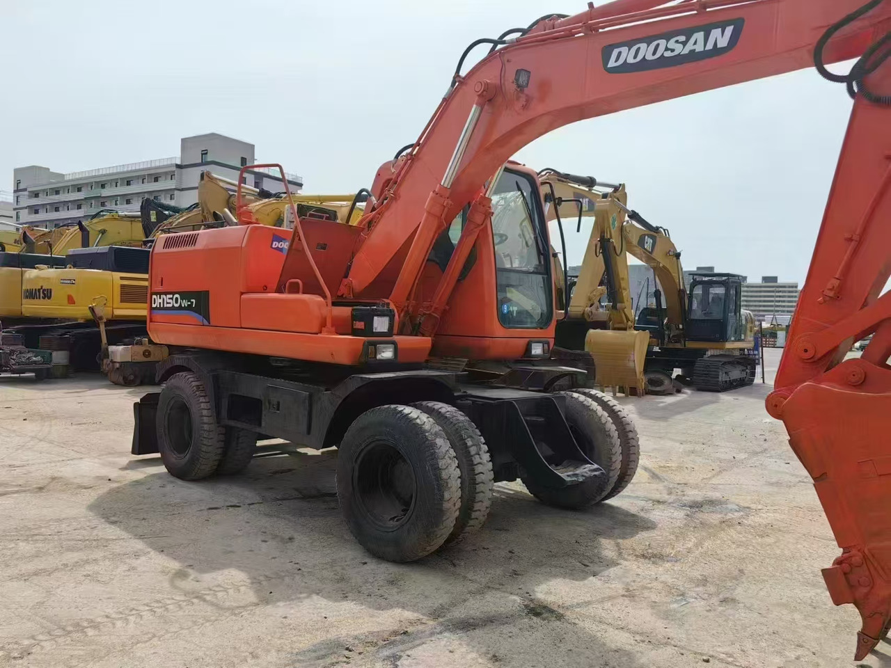 Doosan DX150 - Excavadora de ruedas: foto 1 Doosan DX150 - Excavadora de ruedas: foto 1