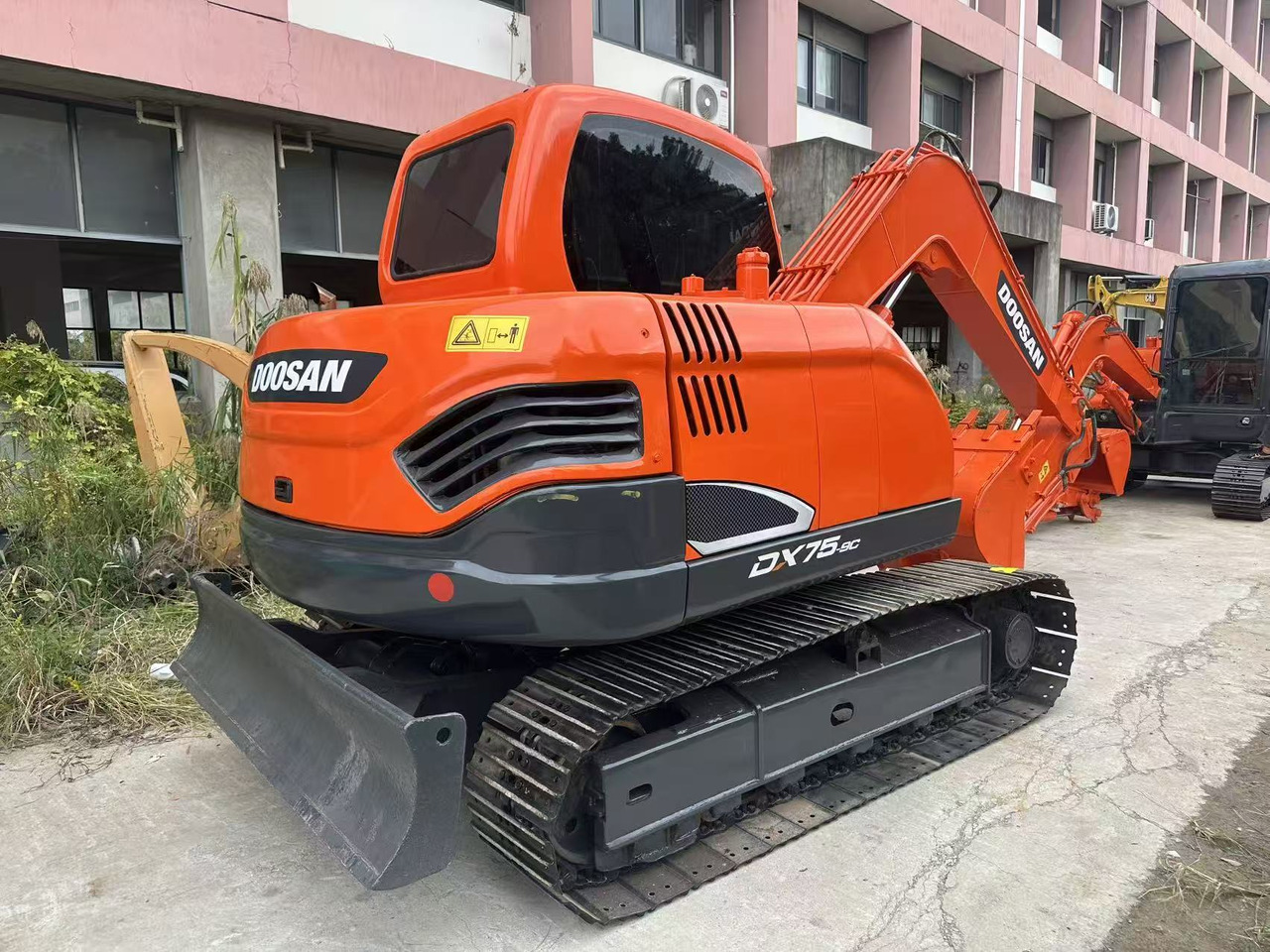 Doosan DX75 - Excavadora de cadenas: foto 1 Doosan DX75 - Excavadora de cadenas: foto 1