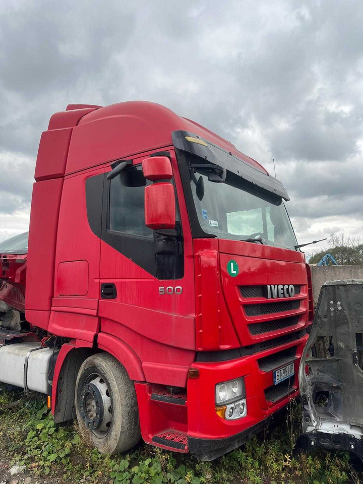 Maska do IVECO STRALIS e5 kol 07-13 stan bdb czerwona atrapa grill - Capota para Camión: foto 1 Maska do IVECO STRALIS e5 kol 07-13 stan bdb czerwona atrapa grill - Capota para Camión: foto 1