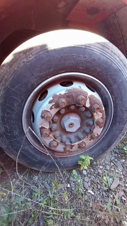 Opony kompletne do IVECO STRALIS 500 - Rueda completa para Camión: foto 2 Opony kompletne do IVECO STRALIS 500 - Rueda completa para Camión: foto 2