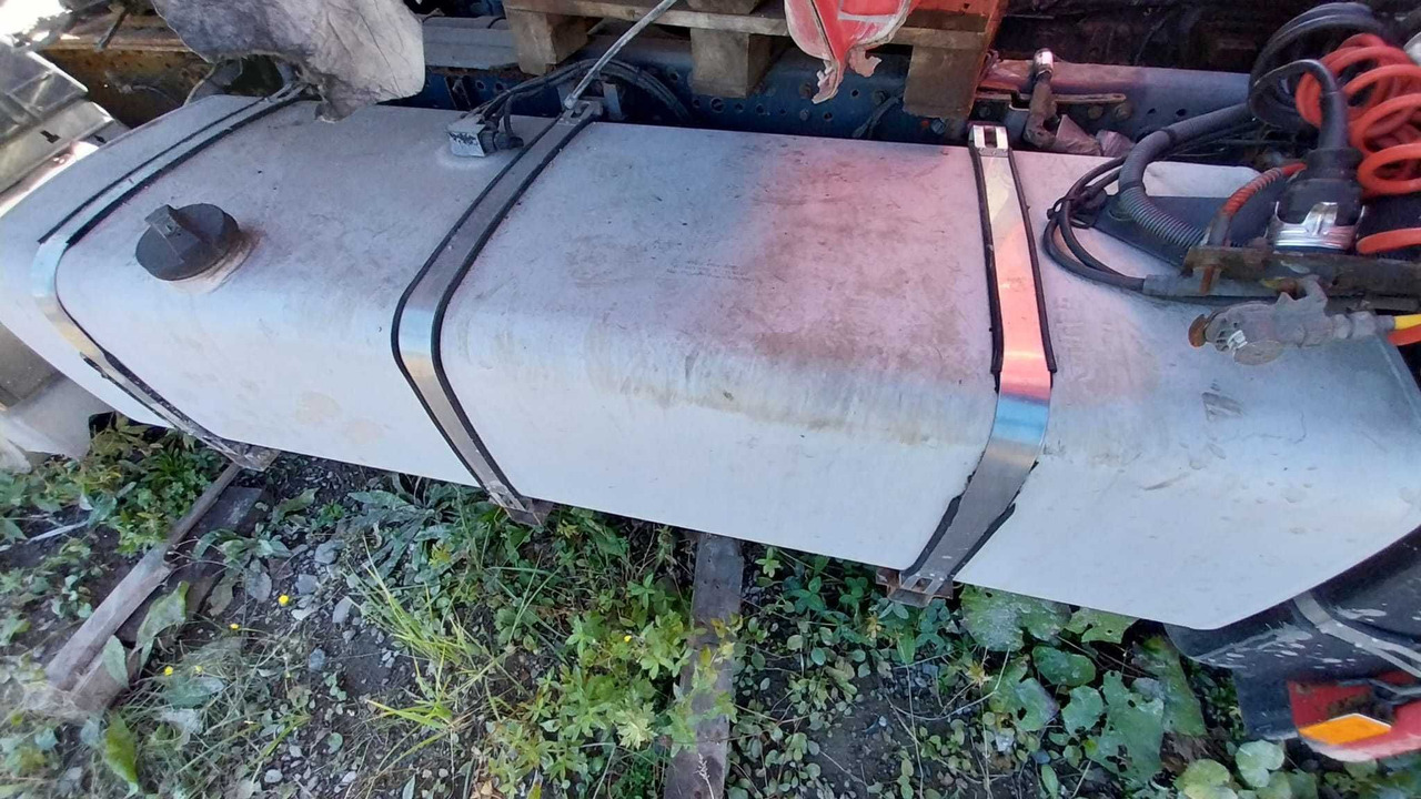 Zbiornik paliwowa bak IVECO STRALIS hiway mega e5 aluminiowy 570/600 - Depósito de combustible para Camión: foto 1 Zbiornik paliwowa bak IVECO STRALIS hiway mega e5 aluminiowy 570/600 - Depósito de combustible para Camión: foto 1