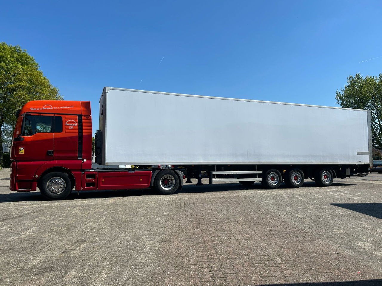 MAN TGX + kasttrailer / NL BE Verhuur / € 750 per week / Direct inzetbaar - Cabeza tractora: foto 2 MAN TGX + kasttrailer / NL BE Verhuur / € 750 per week / Direct inzetbaar - Cabeza tractora: foto 2