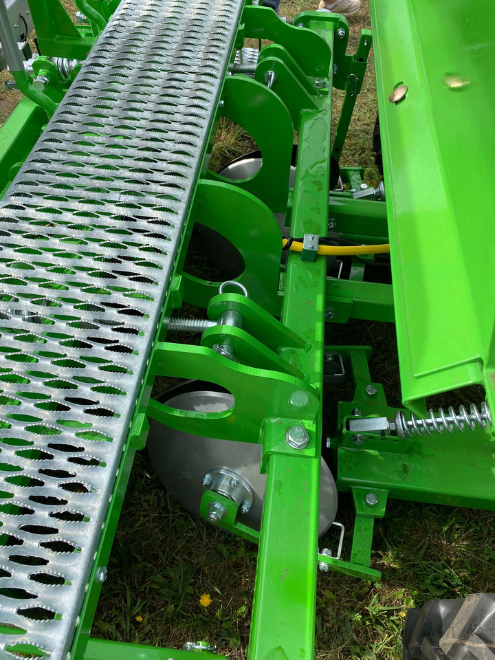Bomet Kartoffelpflanzmaschine / Potato planter / Planteuse de pomme de terre / Piantapatate / Sadzarka ziemniaków - Plantadora de patatas: foto 5 Bomet Kartoffelpflanzmaschine / Potato planter / Planteuse de pomme de terre / Piantapatate / Sadzarka ziemniaków - Plantadora de patatas: foto 5