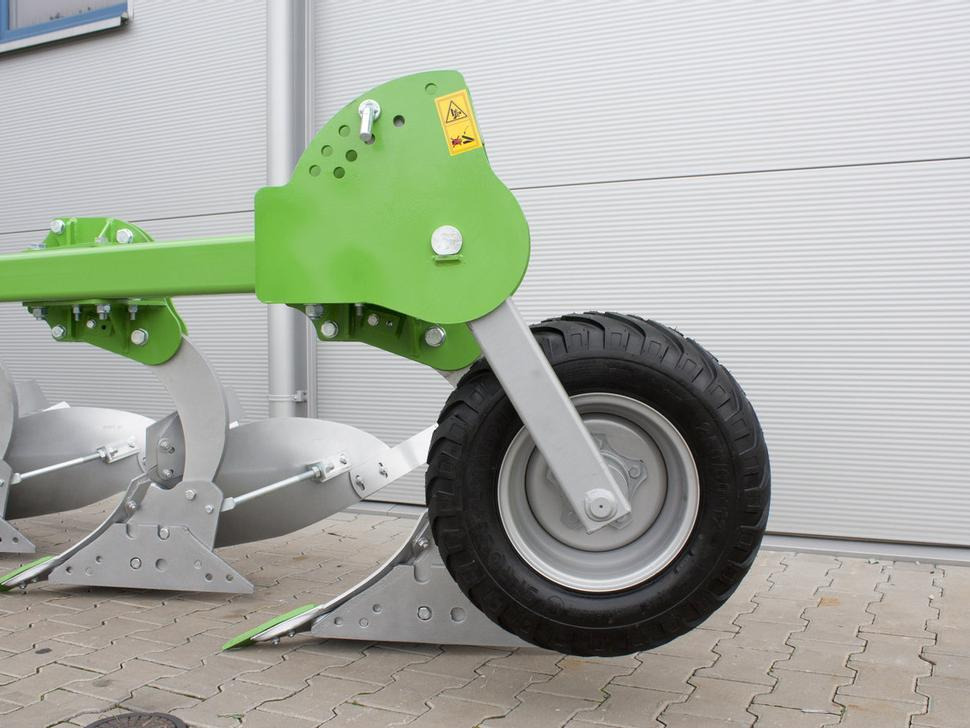 Arado nuevo Bomet Pflüge / Single-beam plow / Charrue mono-poutre / Aratro / Плуг / Pług jednobelkowy Libra 3+1: foto 8 Arado nuevo Bomet Pflüge / Single-beam plow / Charrue mono-poutre / Aratro / Плуг / Pług jednobelkowy Libra 3+1: foto 8