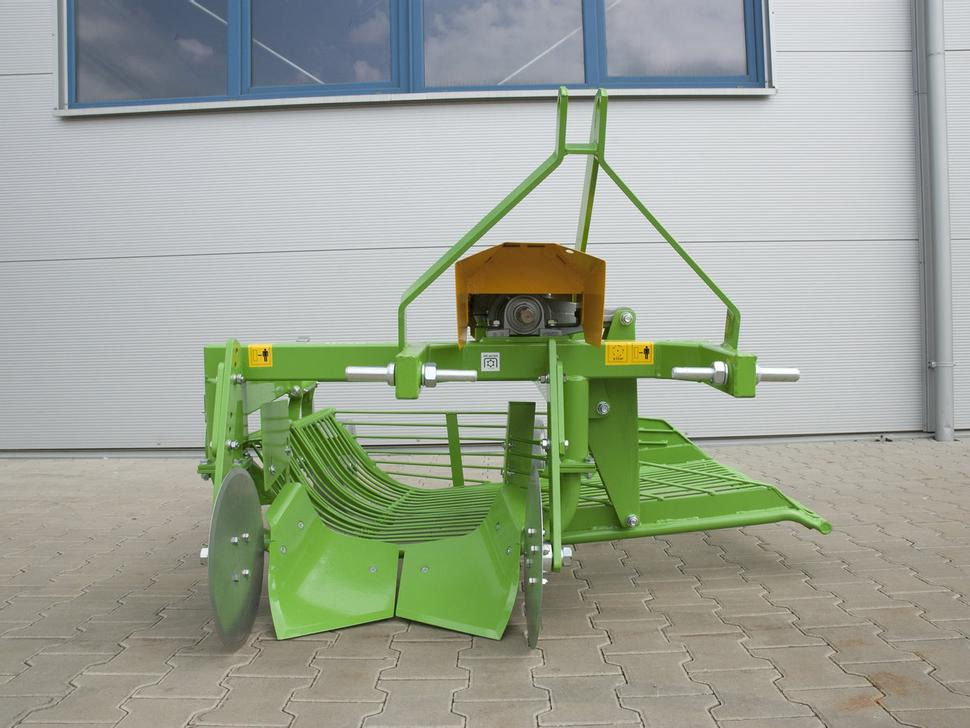 Bomet Siebkettenroder / Potato digger / Arracheuse de pomme de terre / Scavapatate / Однорядная картофельная копалка / Kopaczka do ziemniaków Ursa Z655 - Arrancadora de patatas: foto 1 Bomet Siebkettenroder / Potato digger / Arracheuse de pomme de terre / Scavapatate / Однорядная картофельная копалка / Kopaczka do ziemniaków Ursa Z655 - Arrancadora de patatas: foto 1