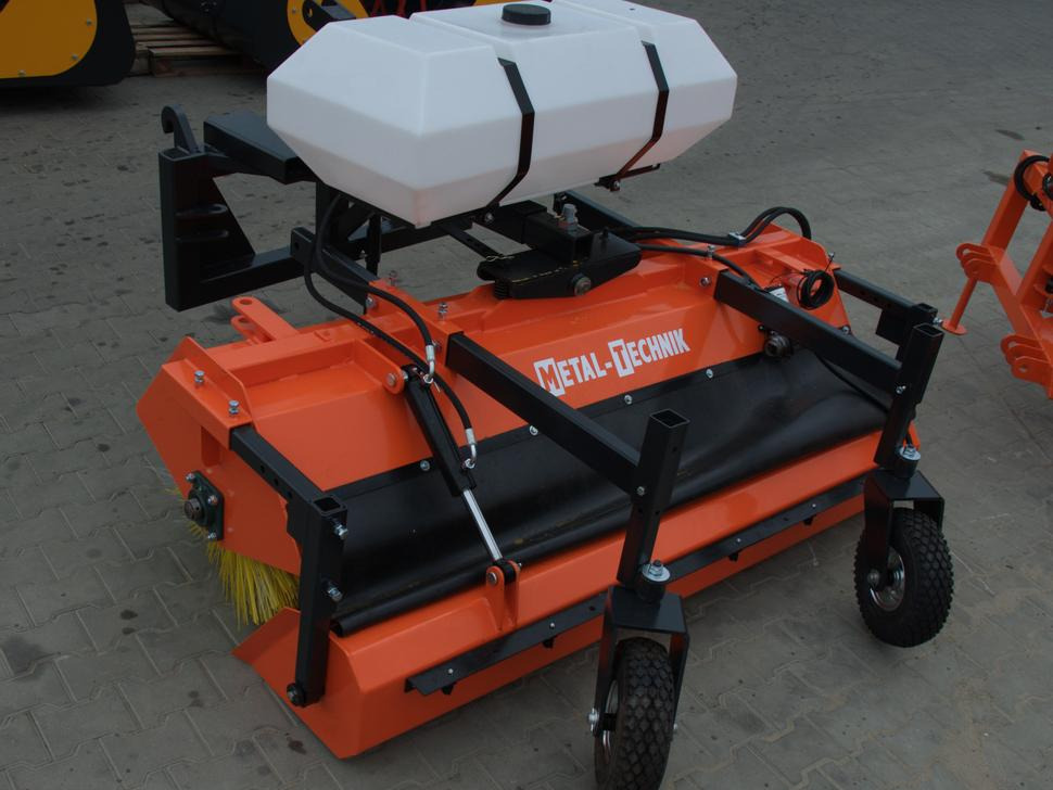 METAL-TECHNIK Kehrmaschine / Sweeper / Balayeuse / Spazzolatrice / Подметательно-уборочная машина / Zamiatarka 2 m - Barredora cucharón para Cargador frontal para tractor: foto 2 METAL-TECHNIK Kehrmaschine / Sweeper / Balayeuse / Spazzolatrice / Подметательно-уборочная машина / Zamiatarka 2 m - Barredora cucharón para Cargador frontal para tractor: foto 2