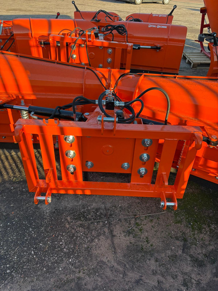 METAL-TECHNIK Schneeschild / Snow plow / Lame à neige / Sgombraneve dritto / Снегоочистель / Pług odśnieżny 3 m - Cuchilla quitanieves para Cuchilla quitanieves: foto 4 METAL-TECHNIK Schneeschild / Snow plow / Lame à neige / Sgombraneve dritto / Снегоочистель / Pług odśnieżny 3 m - Cuchilla quitanieves para Cuchilla quitanieves: foto 4