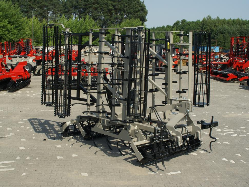 ROLEX Saatbettkombination / Hydraulically cultivator / Vibroculteur / Aggregato di coltivazione / Почвообрабатывающий гидравлический складывающийся агрегат / Agregat uprawowy hydraulicznie składany - Cultivador: foto 2 ROLEX Saatbettkombination / Hydraulically cultivator / Vibroculteur / Aggregato di coltivazione / Почвообрабатывающий гидравлический складывающийся агрегат / Agregat uprawowy hydraulicznie składany - Cultivador: foto 2