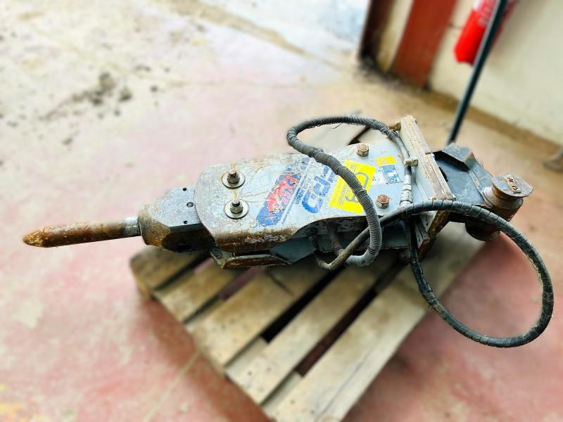 FURUKAWA FX55 BRH Marteau Hydraulique - Martillo hidráulico: foto 1 FURUKAWA FX55 BRH Marteau Hydraulique - Martillo hidráulico: foto 1