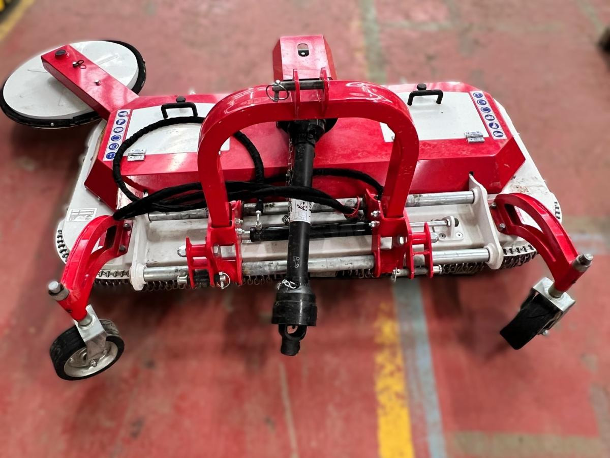 Giemme FMU180 Tondeuse portée attache 3 points pour tracteur - Desbrozadora de martillos: foto 3 Giemme FMU180 Tondeuse portée attache 3 points pour tracteur - Desbrozadora de martillos: foto 3