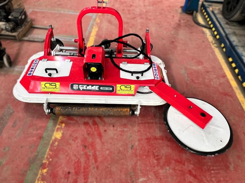 Giemme FMU180 Tondeuse portée attache 3 points pour tracteur - Desbrozadora de martillos: foto 1 Giemme FMU180 Tondeuse portée attache 3 points pour tracteur - Desbrozadora de martillos: foto 1