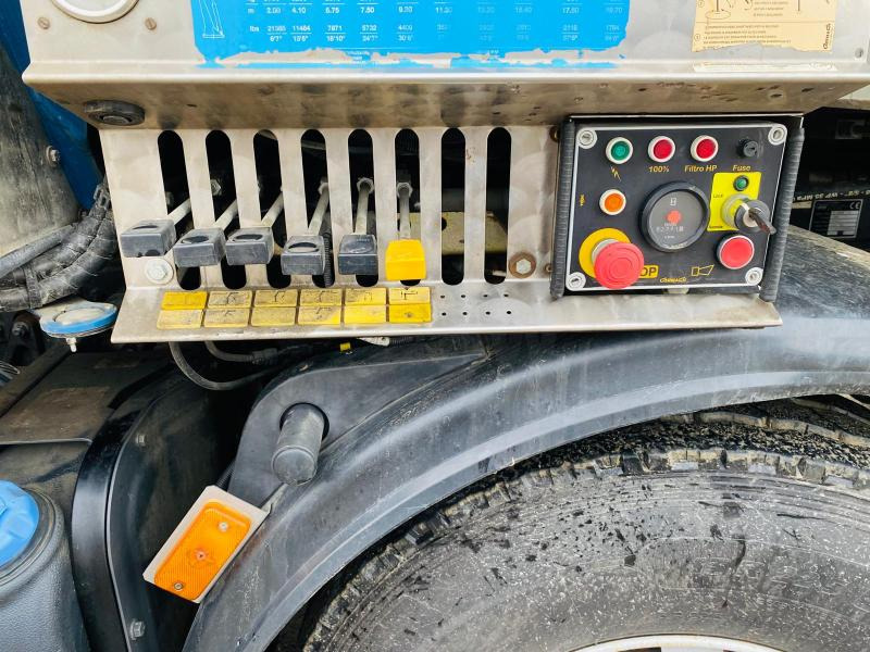 Camión volquete, Camión grúa RENAULT KERAX 8x4 520 BIBENNE CIF GRUE CORMACH: foto 17 Camión volquete, Camión grúa RENAULT KERAX 8x4 520 BIBENNE CIF GRUE CORMACH: foto 17