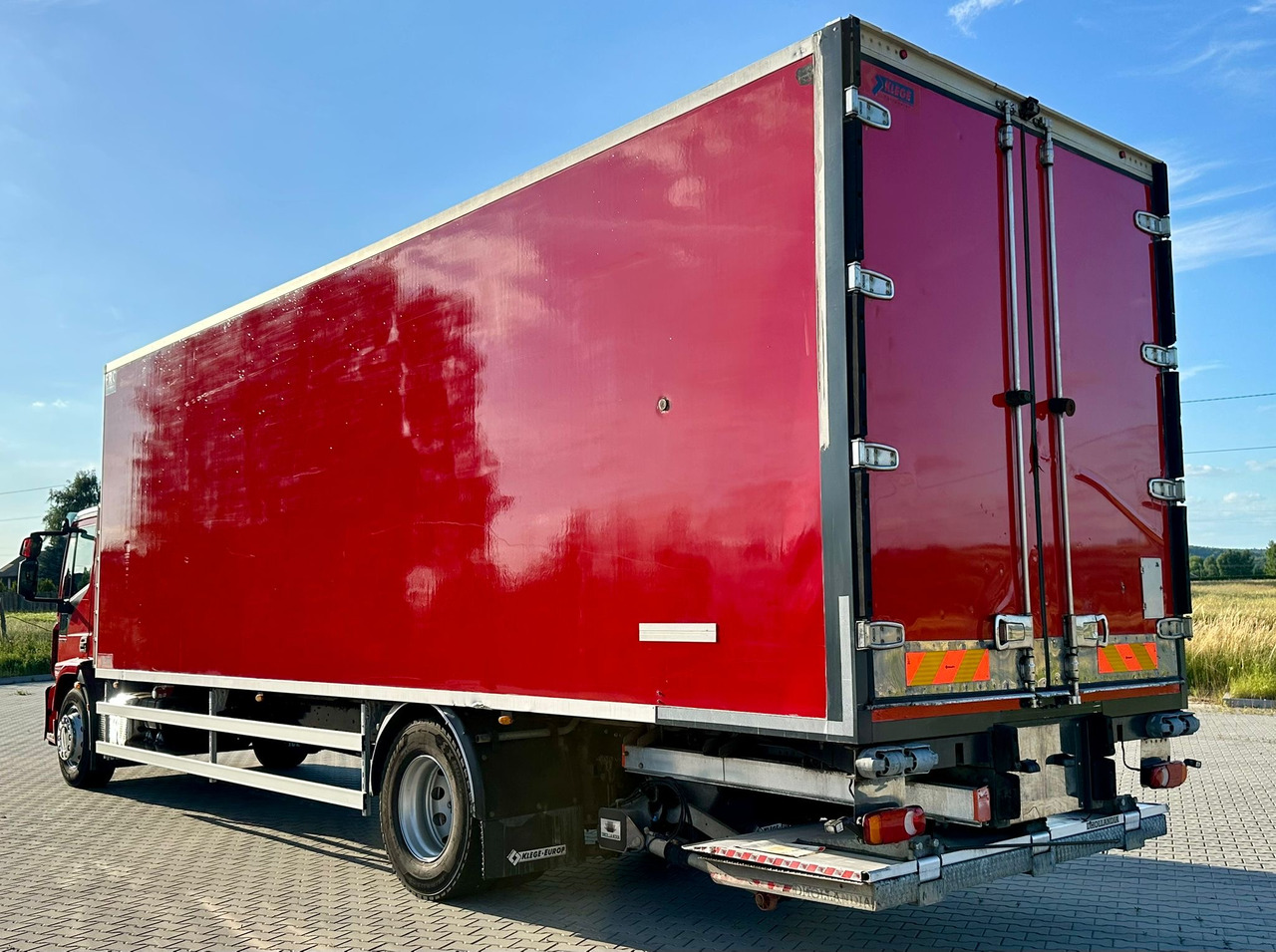 IVECO EUROCARGO 180-320 / CHŁODNIA / WINDA / 21 PALET / 8.5 M DŁUGOŚCI / CARRIER / SYPIALKA / EURO 6 - Camión frigorífico: foto 5 IVECO EUROCARGO 180-320 / CHŁODNIA / WINDA / 21 PALET / 8.5 M DŁUGOŚCI / CARRIER / SYPIALKA / EURO 6 - Camión frigorífico: foto 5