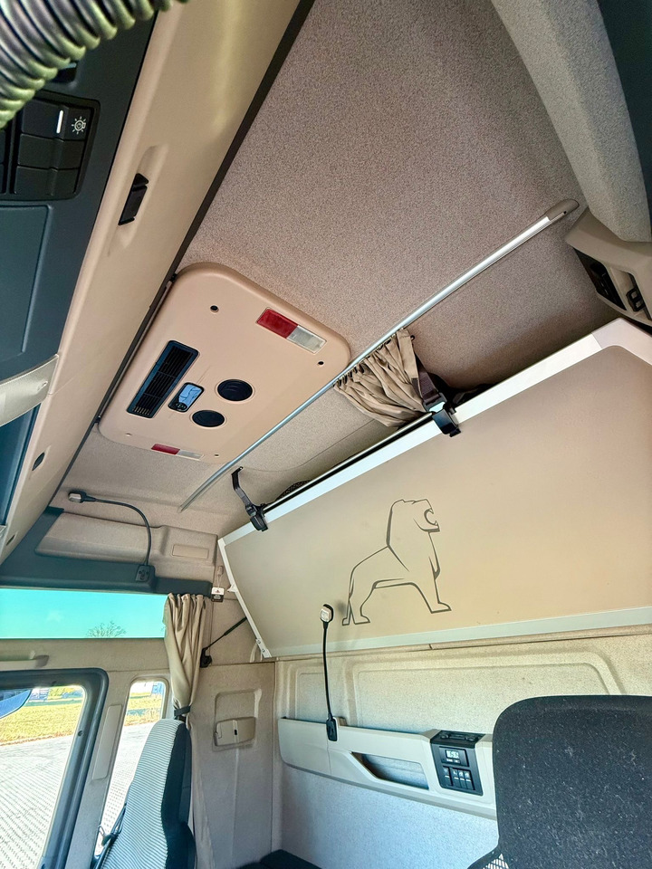 Camión lona MAN TGX 26.420 / FIRANKA / WINDA / 23 EUROPALETY / 6x2 / AUTOMAT / EURO 6 / OŚ PODNOSZONA / DUŻA KABINA / 2019 ROK: foto 28 Camión lona MAN TGX 26.420 / FIRANKA / WINDA / 23 EUROPALETY / 6x2 / AUTOMAT / EURO 6 / OŚ PODNOSZONA / DUŻA KABINA / 2019 ROK: foto 28