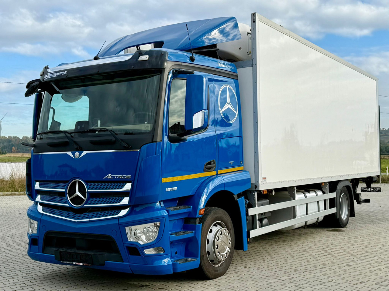 MERCEDES-BENZ ACTROS 1836 / CHŁODNIA / WINDA / 18 PALET / SILNIK 10677 cm3 / CARRIER / SYPIALKA / AUTOMAT / 2018 ROK - Camión frigorífico: foto 2 MERCEDES-BENZ ACTROS 1836 / CHŁODNIA / WINDA / 18 PALET / SILNIK 10677 cm3 / CARRIER / SYPIALKA / AUTOMAT / 2018 ROK - Camión frigorífico: foto 2
