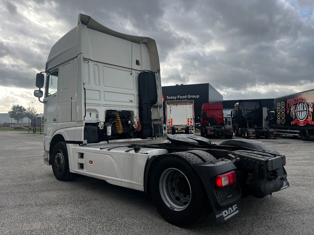 DAF XF 460 SSC, Retarder, Full spoiler - Cabeza tractora: foto 4 DAF XF 460 SSC, Retarder, Full spoiler - Cabeza tractora: foto 4