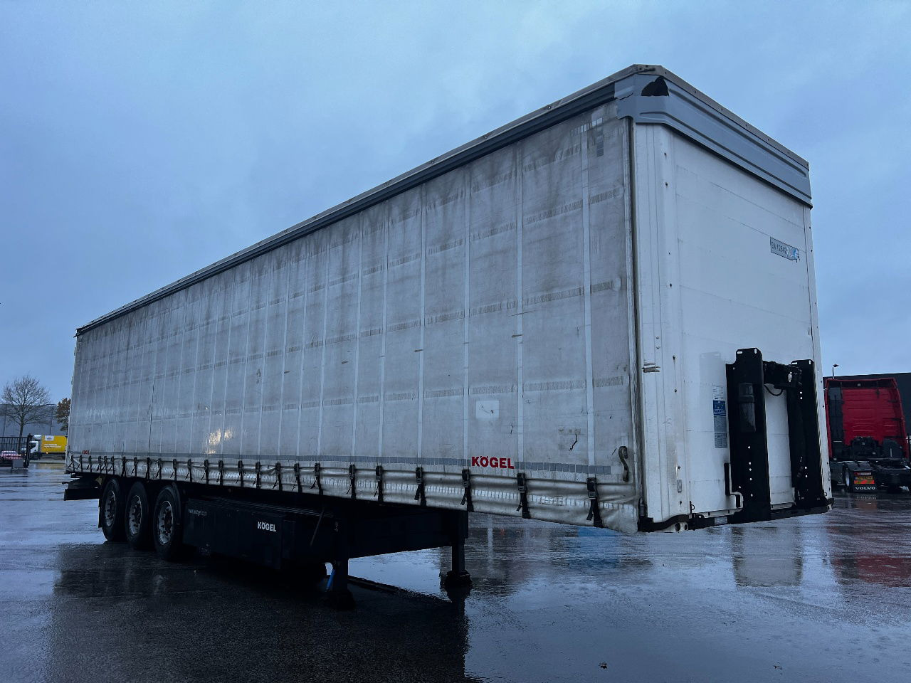 Kögel SN24 met liftas en SAF assen - Semirremolque lona: foto 2 Kögel SN24 met liftas en SAF assen - Semirremolque lona: foto 2