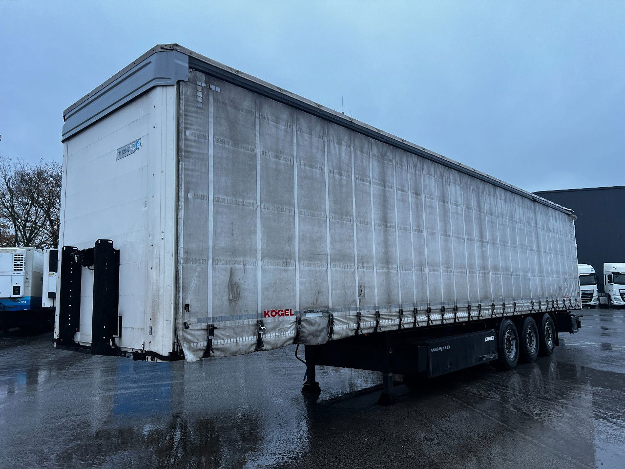 Kögel SN24 met liftas en SAF assen - Semirremolque lona: foto 1 Kögel SN24 met liftas en SAF assen - Semirremolque lona: foto 1