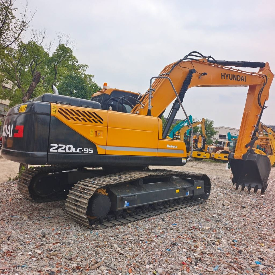 Hyundai 220LC-9T - Excavadora de cadenas: foto 1 Hyundai 220LC-9T - Excavadora de cadenas: foto 1