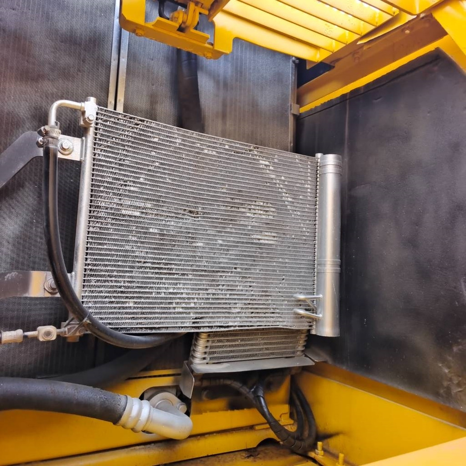 Excavadora de cadenas Komatsu PC 200-8: foto 6