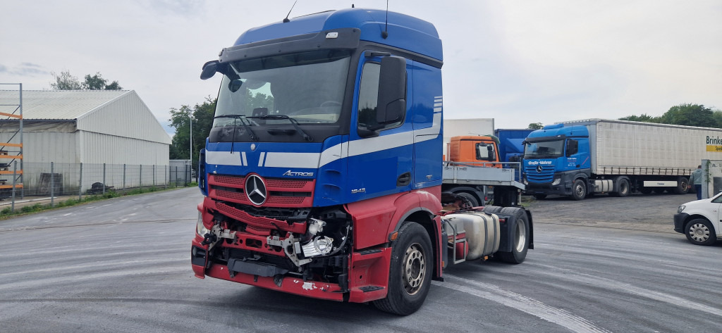 Mercedes-Benz 1843 DB 1843 mit PTU für Kompressor Unfall, bedingt fahrbereit. Video vorh. - Cabeza tractora: foto 1 Mercedes-Benz 1843 DB 1843 mit PTU für Kompressor Unfall, bedingt fahrbereit. Video vorh. - Cabeza tractora: foto 1