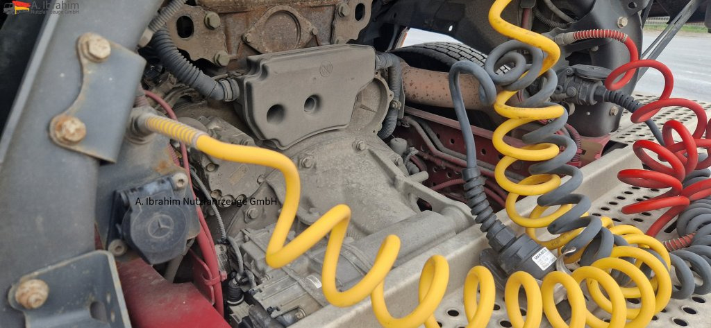 Mercedes-Benz 1843 DB 1843 mit PTU für Kompressor Unfall, bedingt fahrbereit. Video vorh. - Cabeza tractora: foto 5 Mercedes-Benz 1843 DB 1843 mit PTU für Kompressor Unfall, bedingt fahrbereit. Video vorh. - Cabeza tractora: foto 5