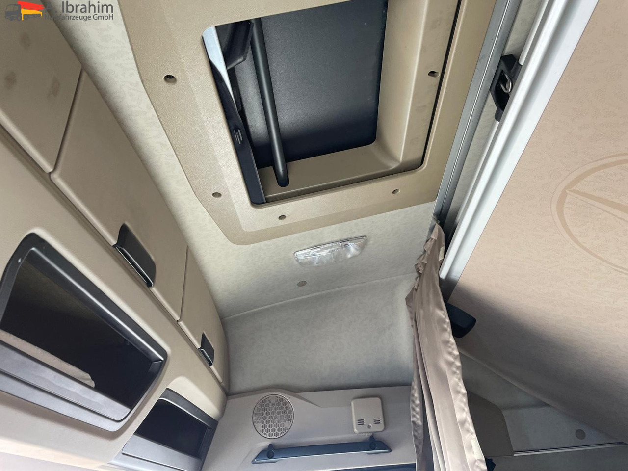 Mercedes-Benz 1845 Kipphydraulik, Retarder, Kompressor 4x2 - Cabeza tractora: foto 5 Mercedes-Benz 1845 Kipphydraulik, Retarder, Kompressor 4x2 - Cabeza tractora: foto 5