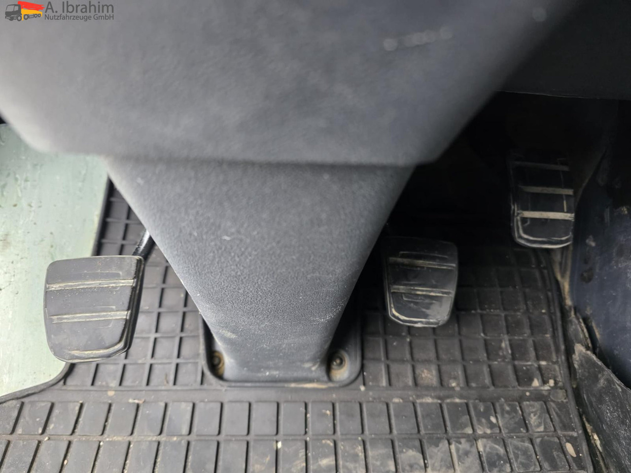 Scania R560 | 6x4 | V8 | Blatt Blatt | Schaltgetriebe |Kipphydraulik | Klima | Trommelbremse| 3 Pedals - Cabeza tractora: foto 5 Scania R560 | 6x4 | V8 | Blatt Blatt | Schaltgetriebe |Kipphydraulik | Klima | Trommelbremse| 3 Pedals - Cabeza tractora: foto 5