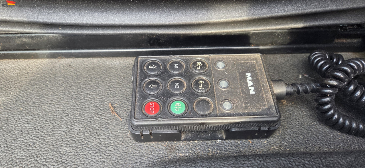 MAN TGM 18.290 Carrier Supra 950 U | LBW | 2 Kammer MT | Schneeketten - Camión frigorífico: foto 4 MAN TGM 18.290 Carrier Supra 950 U | LBW | 2 Kammer MT | Schneeketten - Camión frigorífico: foto 4