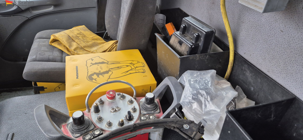 Mercedes-Benz 3241 PM 21-3 Liebherr 7 cbm PUMI Putzmeister Liebherr - Camión hormigonera con bomba: foto 3 Mercedes-Benz 3241 PM 21-3 Liebherr 7 cbm PUMI Putzmeister Liebherr - Camión hormigonera con bomba: foto 3