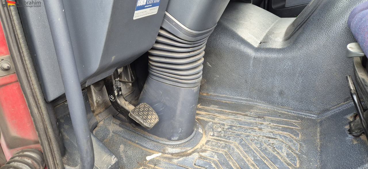 Mercedes-Benz 823 LBW | Radstand 4900 mm | 7.2 m Pritsche Klima | 3 Pedals - Furgoneta con lona: foto 4 Mercedes-Benz 823 LBW | Radstand 4900 mm | 7.2 m Pritsche Klima | 3 Pedals - Furgoneta con lona: foto 4