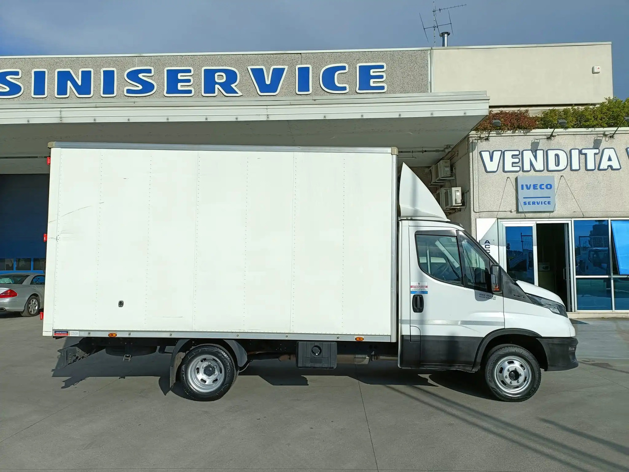 IVECO 35C14 FURGONATO BOX - Furgoneta caja cerrada: foto 3 IVECO 35C14 FURGONATO BOX - Furgoneta caja cerrada: foto 3