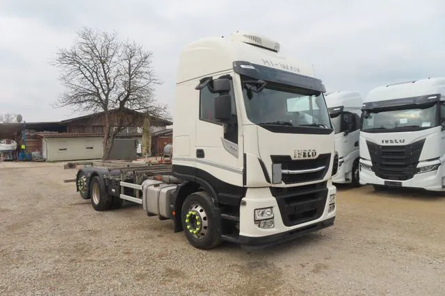 IVECO AS260S42 Y/FP - Camión chasis: foto 1 IVECO AS260S42 Y/FP - Camión chasis: foto 1