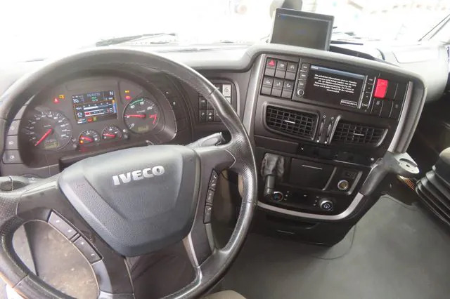 IVECO AS260S42 Y/FP - Camión chasis: foto 5 IVECO AS260S42 Y/FP - Camión chasis: foto 5