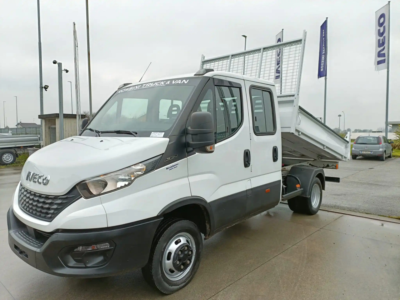 IVECO DAILY 35C14 DOPPIA CABINA RIBALTABILE 2.3 - Furgoneta basculante: foto 4 IVECO DAILY 35C14 DOPPIA CABINA RIBALTABILE 2.3 - Furgoneta basculante: foto 4