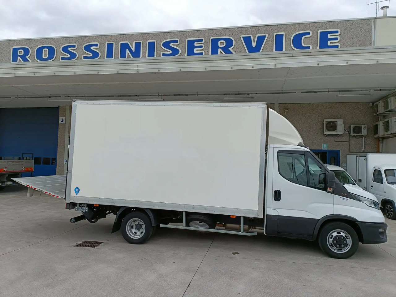 IVECO DAILY 35C16 3.0 - Furgoneta caja cerrada: foto 4 IVECO DAILY 35C16 3.0 - Furgoneta caja cerrada: foto 4