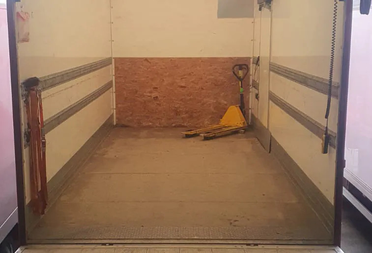 IVECO EUROCARGO 100E18 - Camión caja cerrada: foto 5 IVECO EUROCARGO 100E18 - Camión caja cerrada: foto 5