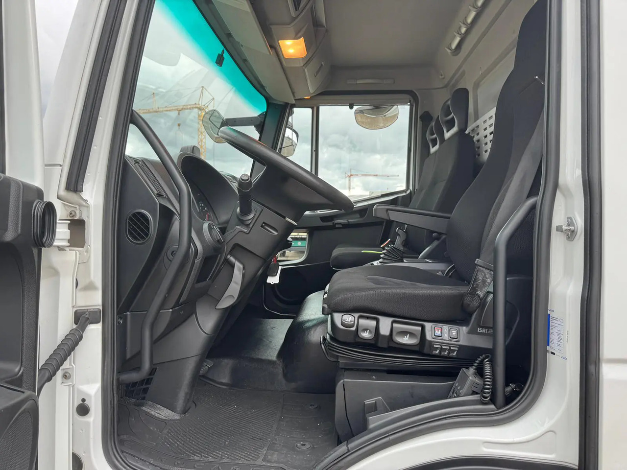 Camión caja cerrada IVECO EUROCARGO 75E19P: foto 6 Camión caja cerrada IVECO EUROCARGO 75E19P: foto 6