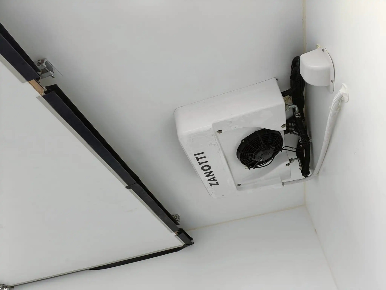 Furgoneta frigorifica MERCEDES BENZ SPRINTER 415 150 CV: foto 8