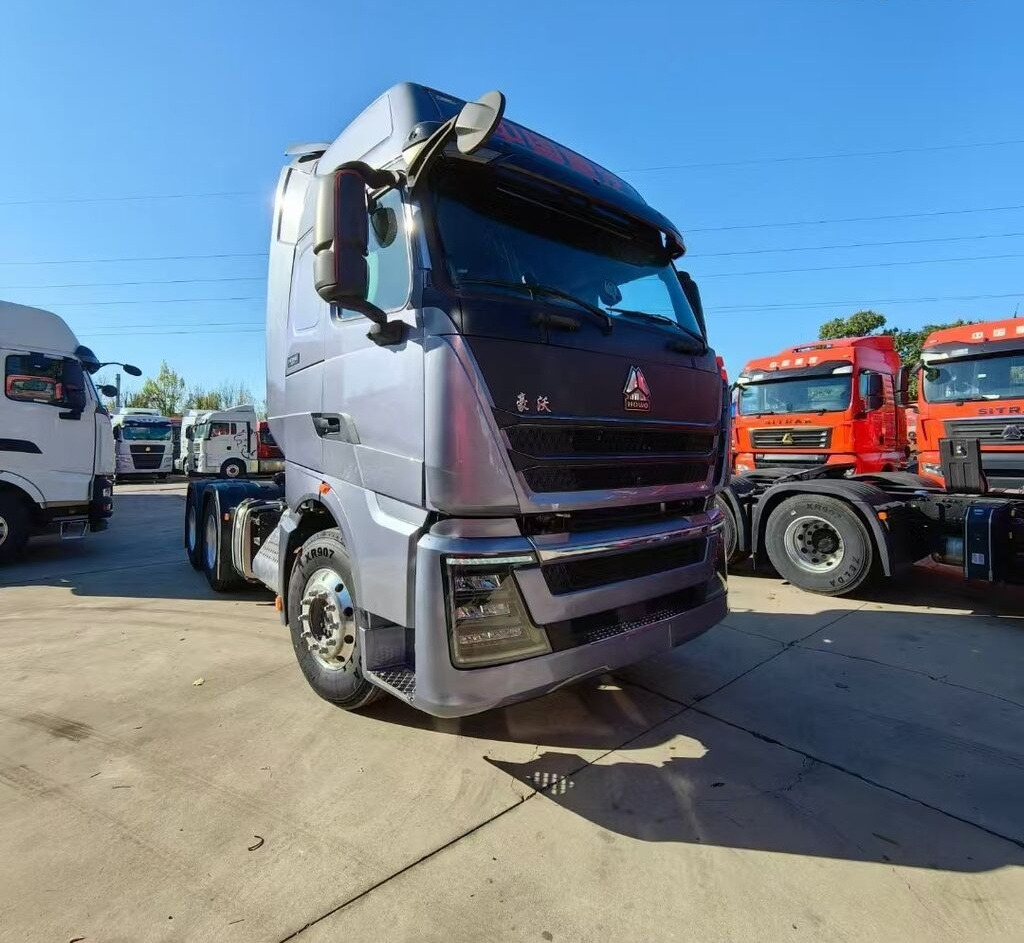 Sinotruk Howo T7H - Cabeza tractora: foto 2 Sinotruk Howo T7H - Cabeza tractora: foto 2