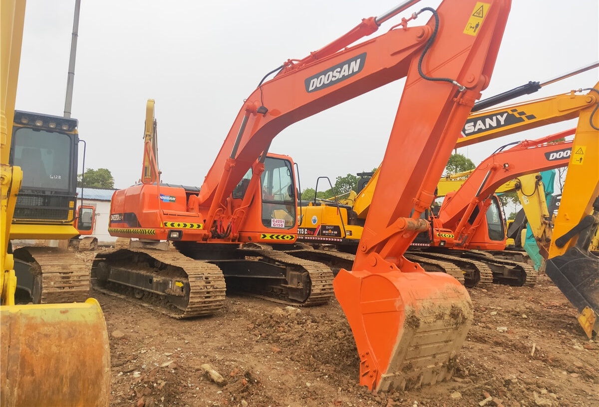 Doosan DH220LC-7 - Excavadora de cadenas: foto 3 Doosan DH220LC-7 - Excavadora de cadenas: foto 3