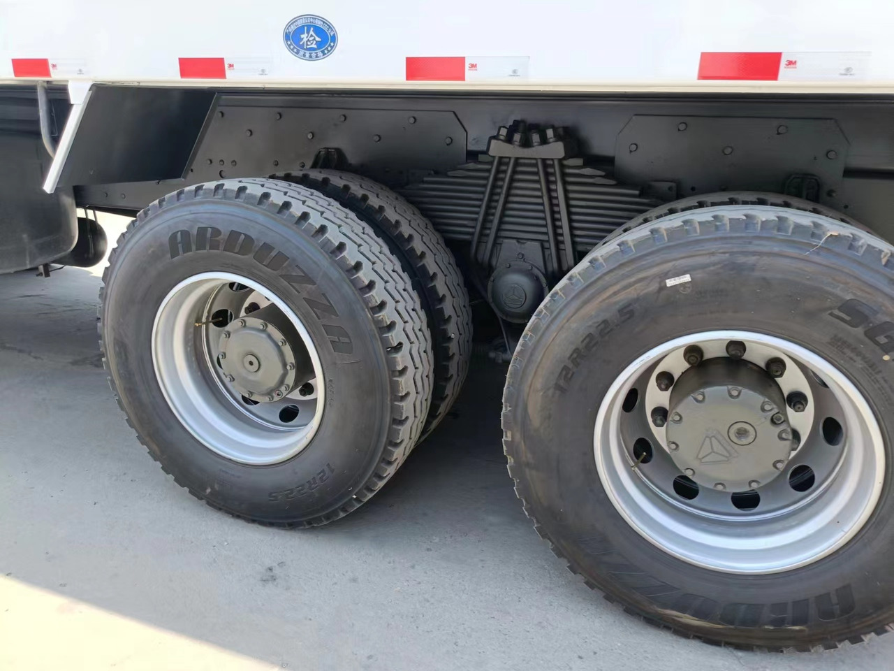 HOWO 371 6X4 - Camión volquete: foto 5 HOWO 371 6X4 - Camión volquete: foto 5