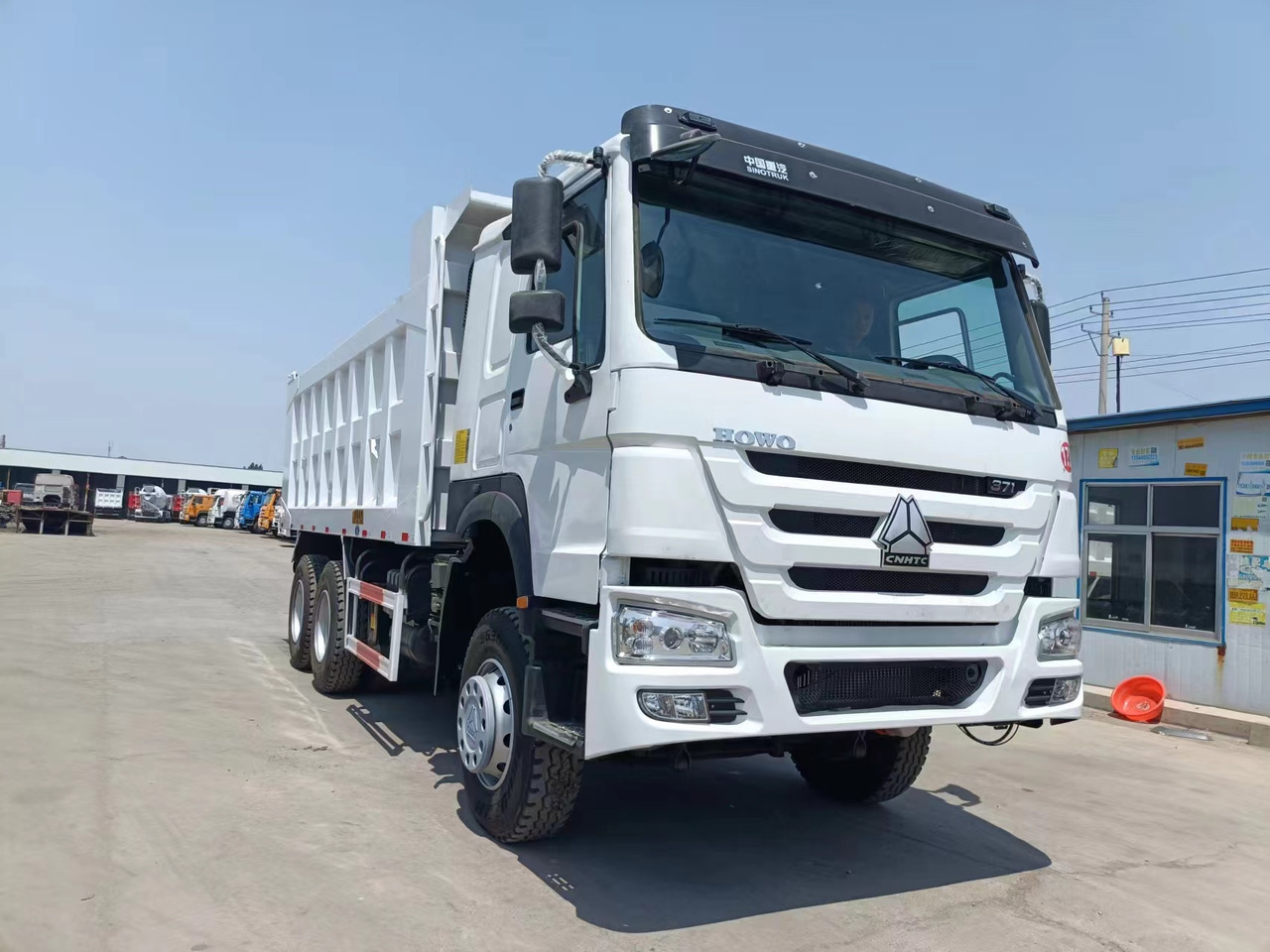 HOWO 371 6X4 - Camión volquete: foto 1 HOWO 371 6X4 - Camión volquete: foto 1