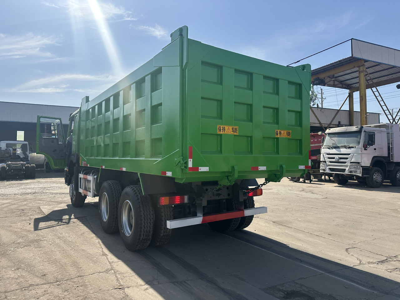 HOWO 371 6X4 - Camión volquete: foto 5 HOWO 371 6X4 - Camión volquete: foto 5