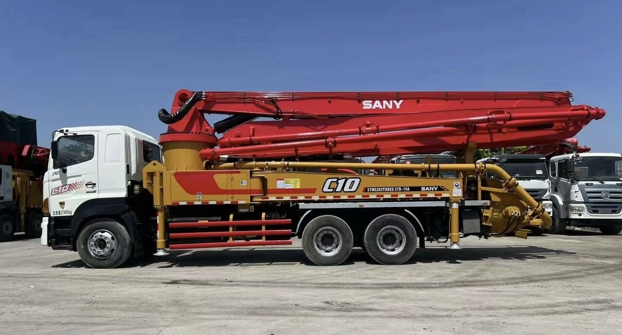 Hino Sany on chassis - Bomba de hormigón: foto 4 Hino Sany on chassis - Bomba de hormigón: foto 4