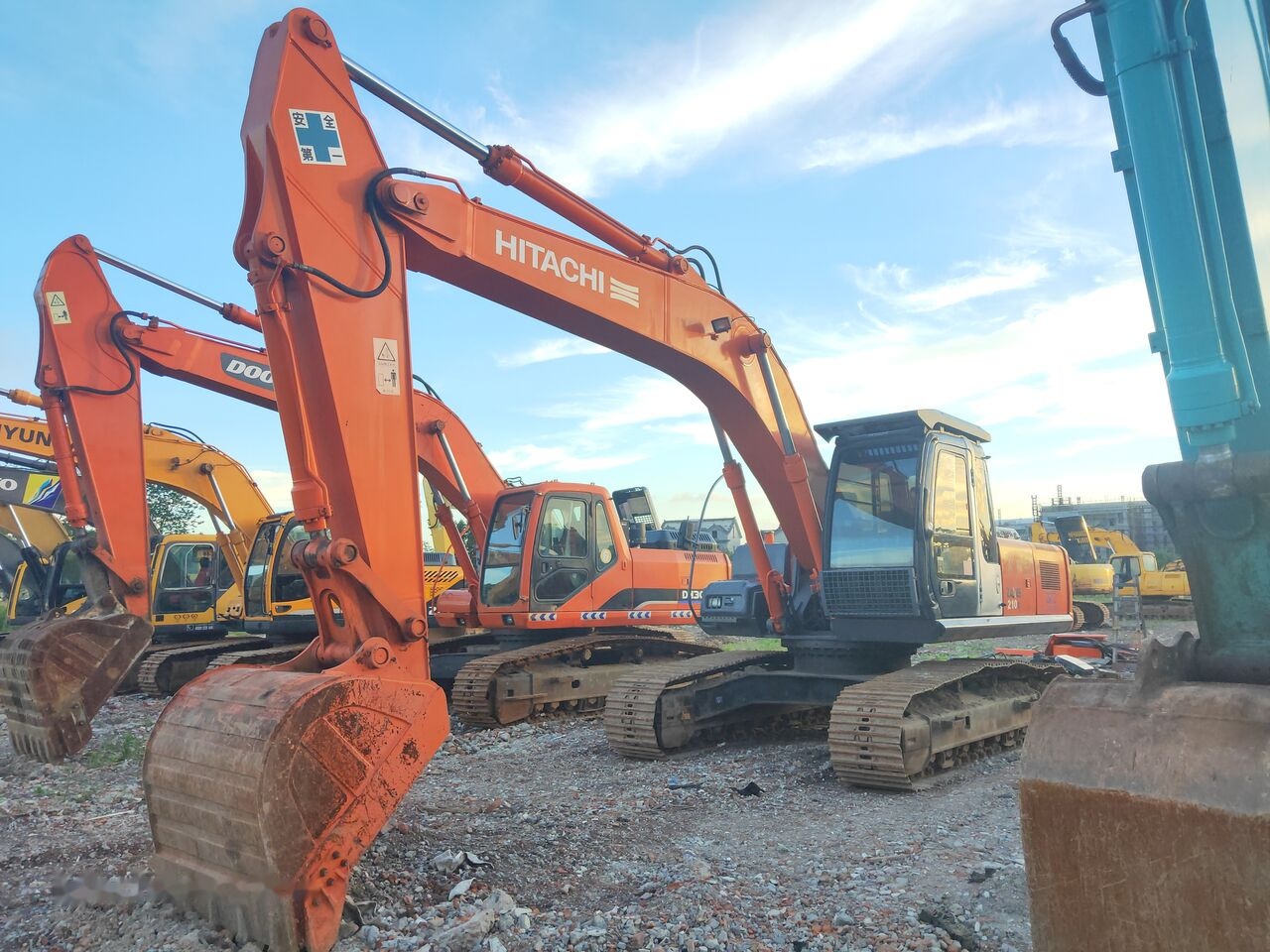 Excavadora de cadenas Hitachi ZX210: foto 6